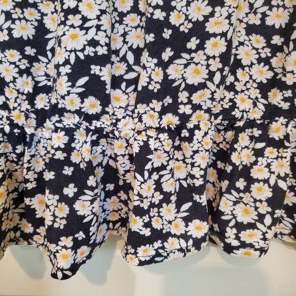 Hollister Black With Daisies Top - Picture 5 of 14